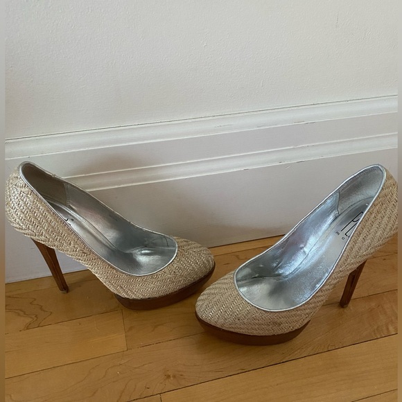 PELLE MODA beige high heels size 7 1/2 - Picture 13 of 14